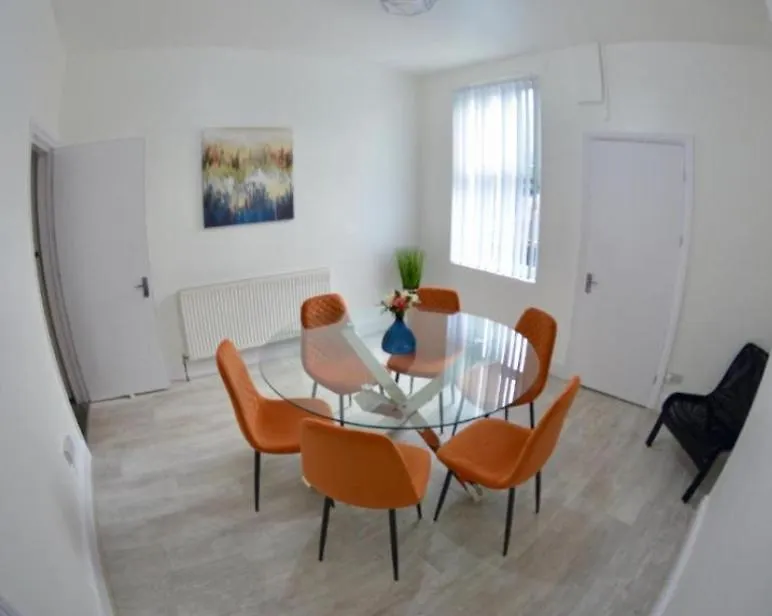 Spacious 4 Bed 4 Bath Stay With Free Parking Brightside Storbritannien