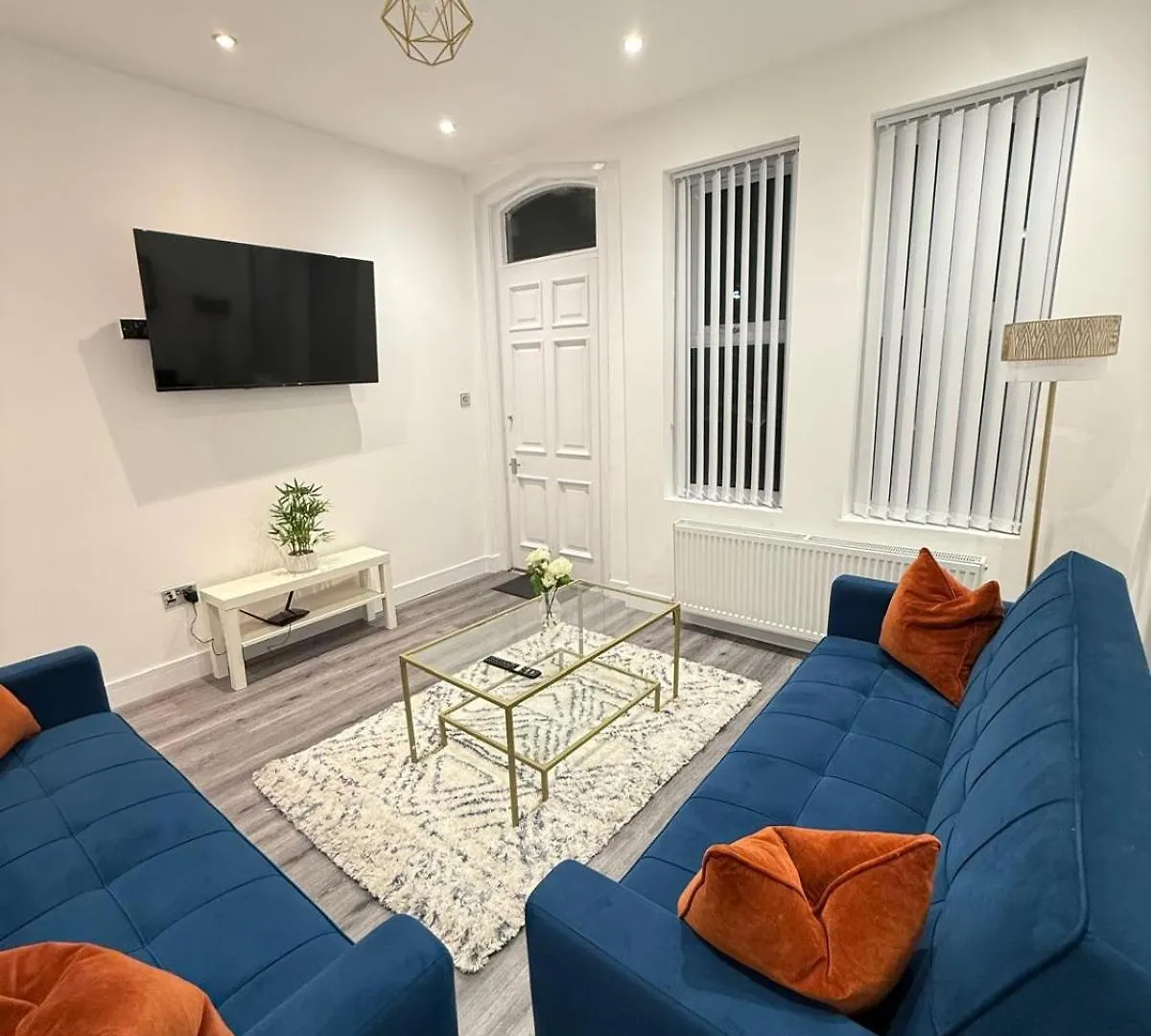 Spacious 4 Bed 4 Bath Stay With Free Parking Brightside